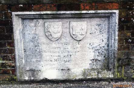 Ipswich Historic Lettering: Bourne bridge crest
