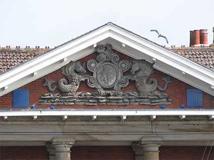 Ipswich Historic Lettering: Custom House crest