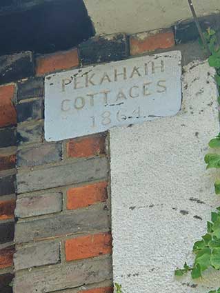 Ipswich Historic Lettering: Pekahaih Cottages