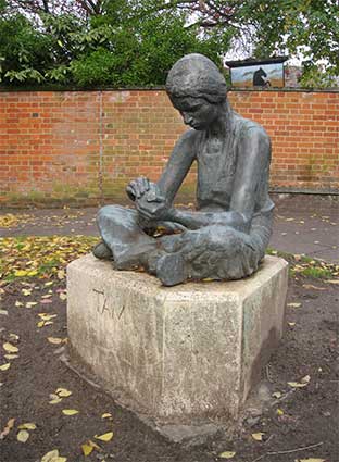 Ipswich Historic Lettering: Tam sculpture 3