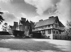 Ipswich Historic Lettering: Tudor House Co-op 2