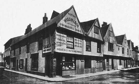 Ipswich Historic Lettering: Wiggin Chemists 4